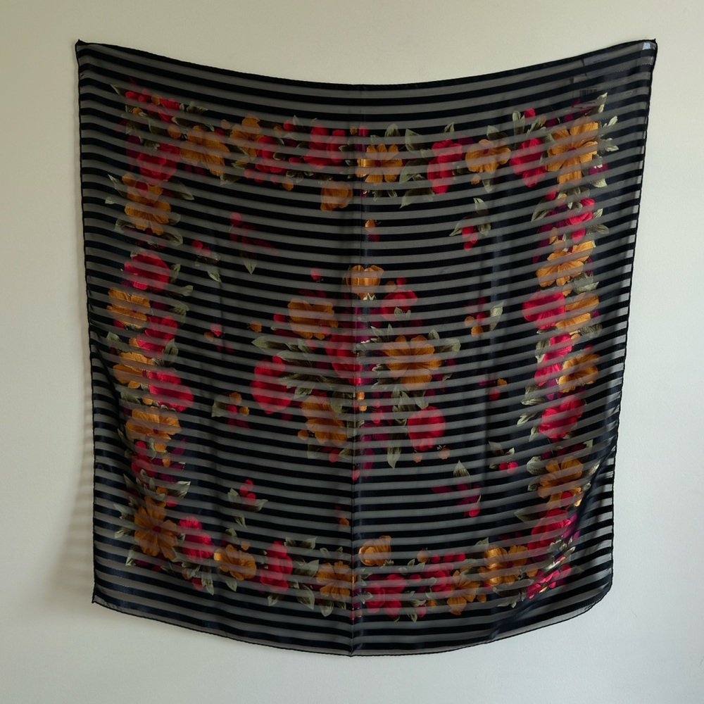 Liz Claiborne Squared scarf 35”x35”